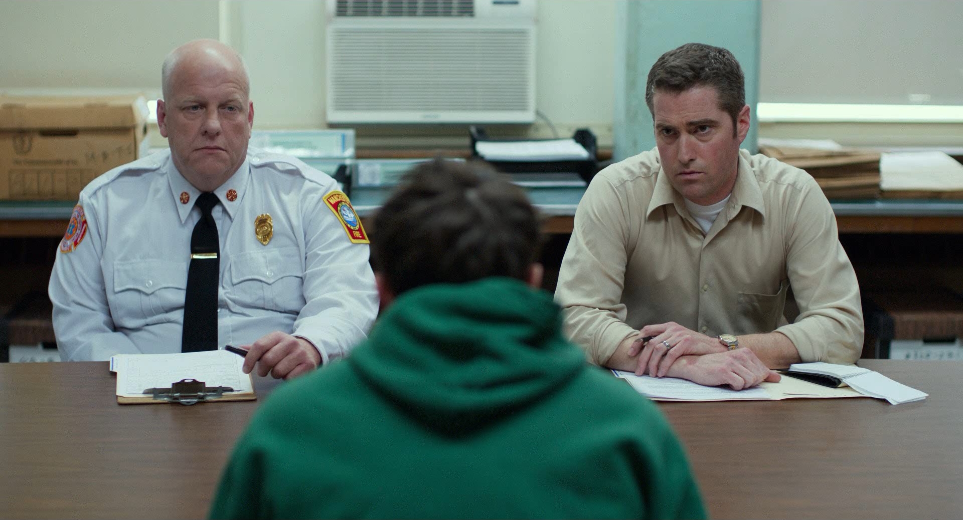 Over-the-Shoulder Shot in Manchester by the Sea (2016)