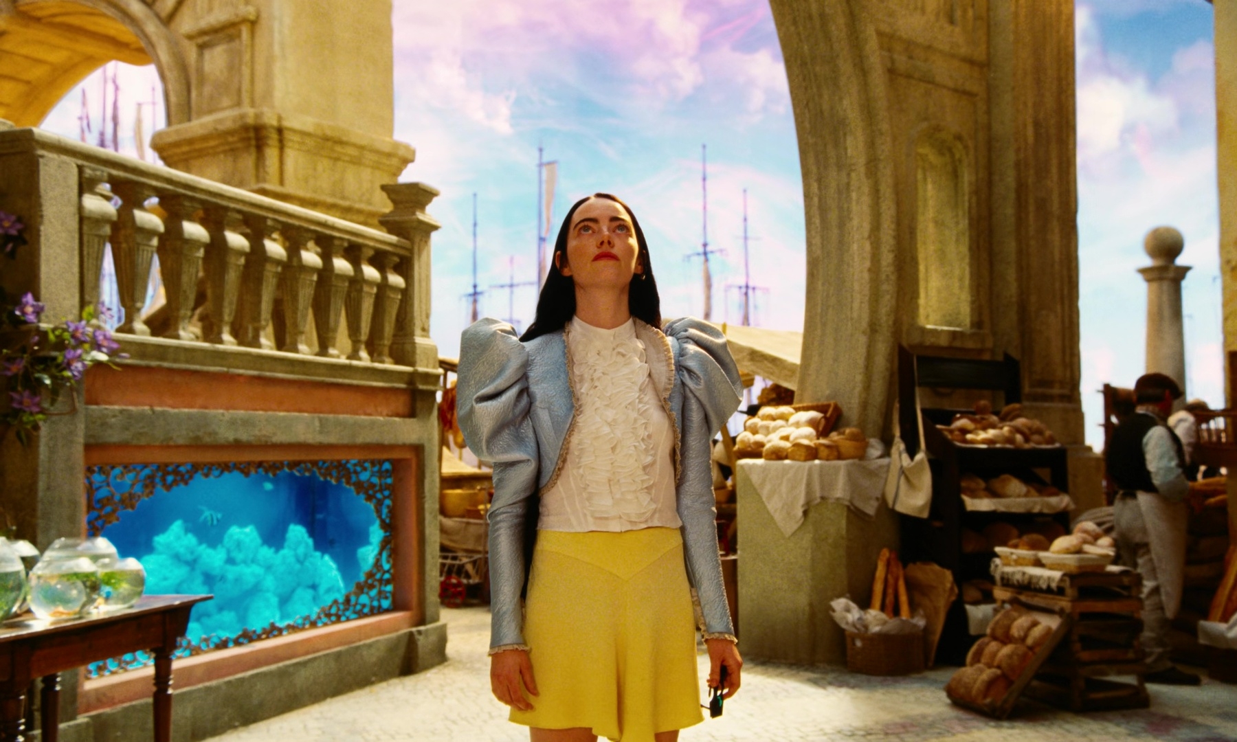 Medium Long Shot in Poor Things (2023)