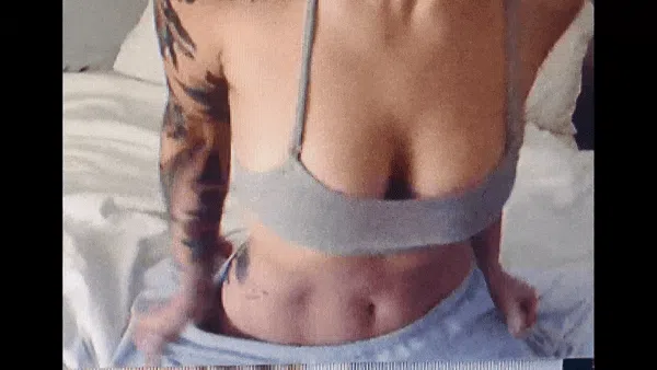 VHS Effect in Donna Missal - Sex is Good
