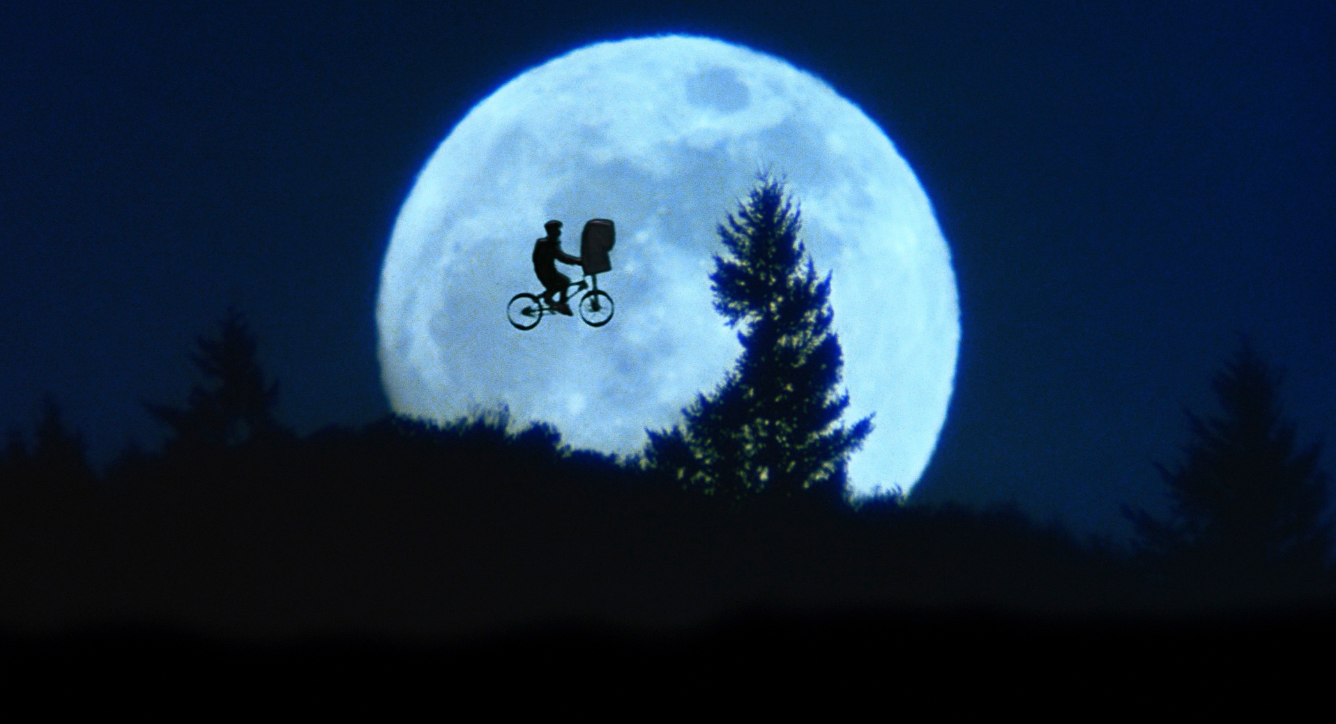 Cool Color Palette in E.T. the Extra-Terrestrial (1982)