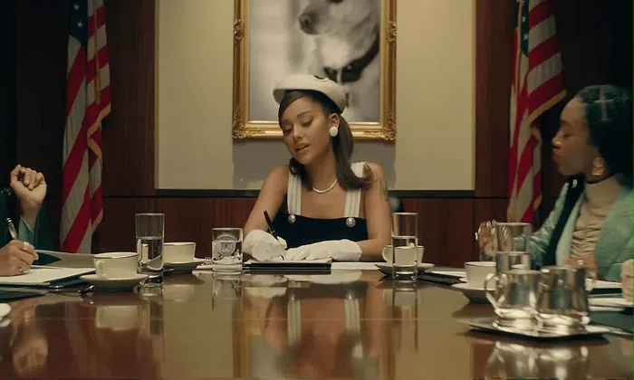 Dolly Zoom in Ariana Grande - Positions