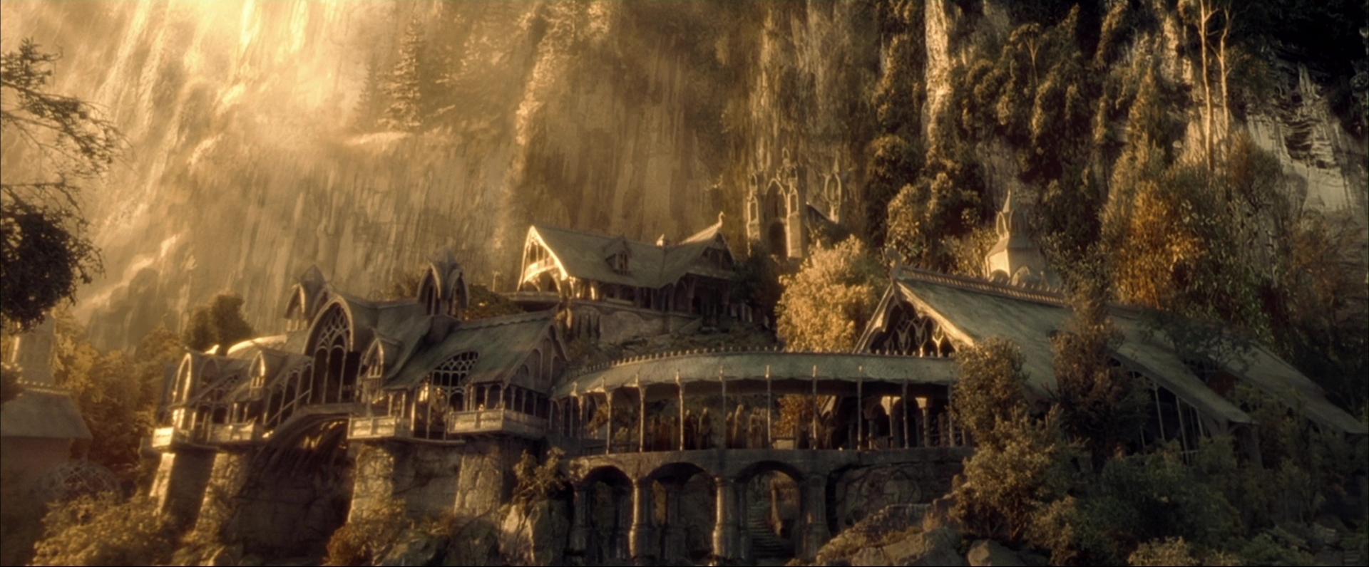 Establishing Shot in The Lord of the Rings: The Fellowship of the Ring (2001)