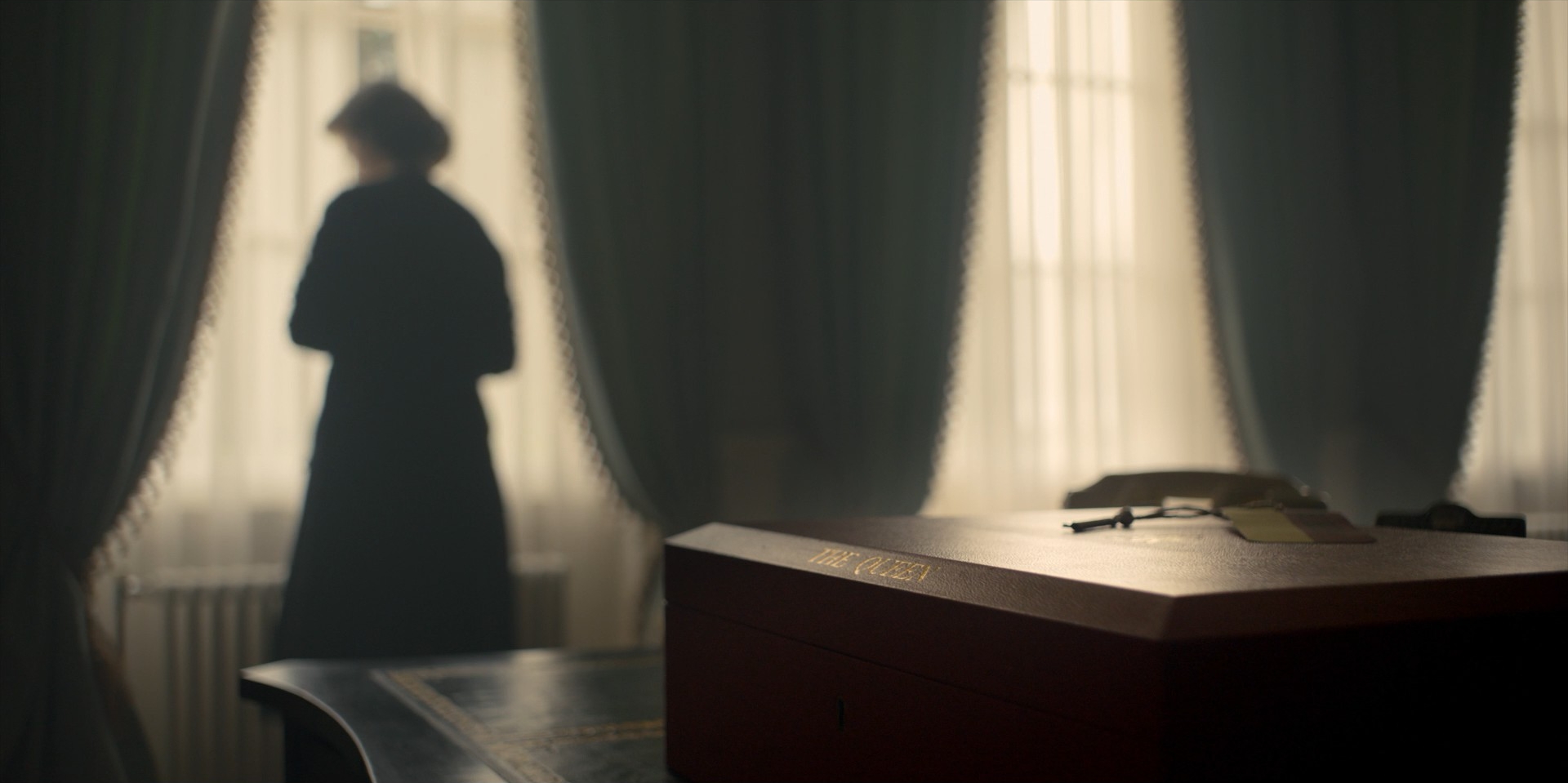Silhouette in The Crown - Season 1 - Episode 3 (2016)