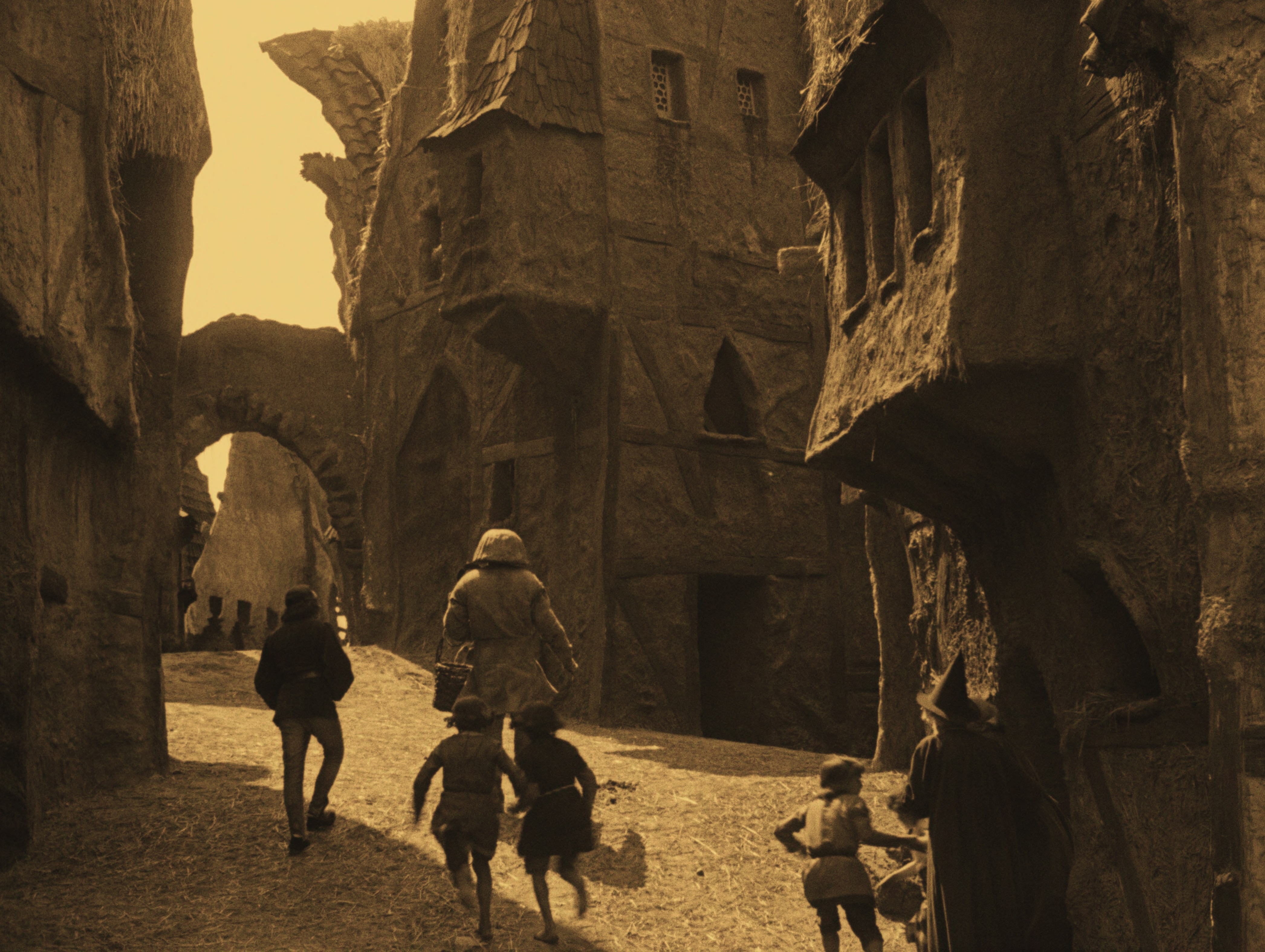 German Expressionism in The Golem (1920) (distorted medieval alley)