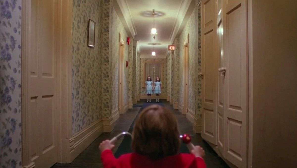 Symmetrical Composition in The Shining (1980) (twins on the vanishing point)