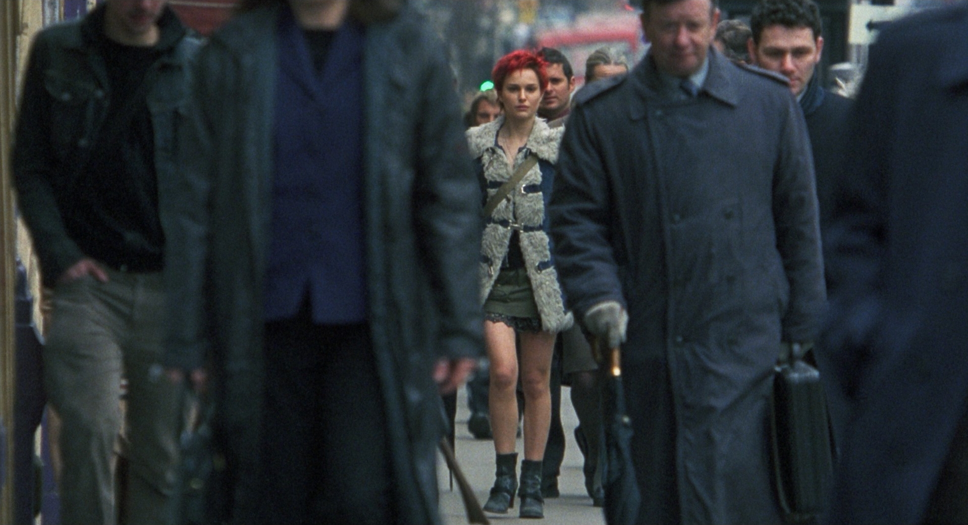 Telephoto Lens in Closer (2004)