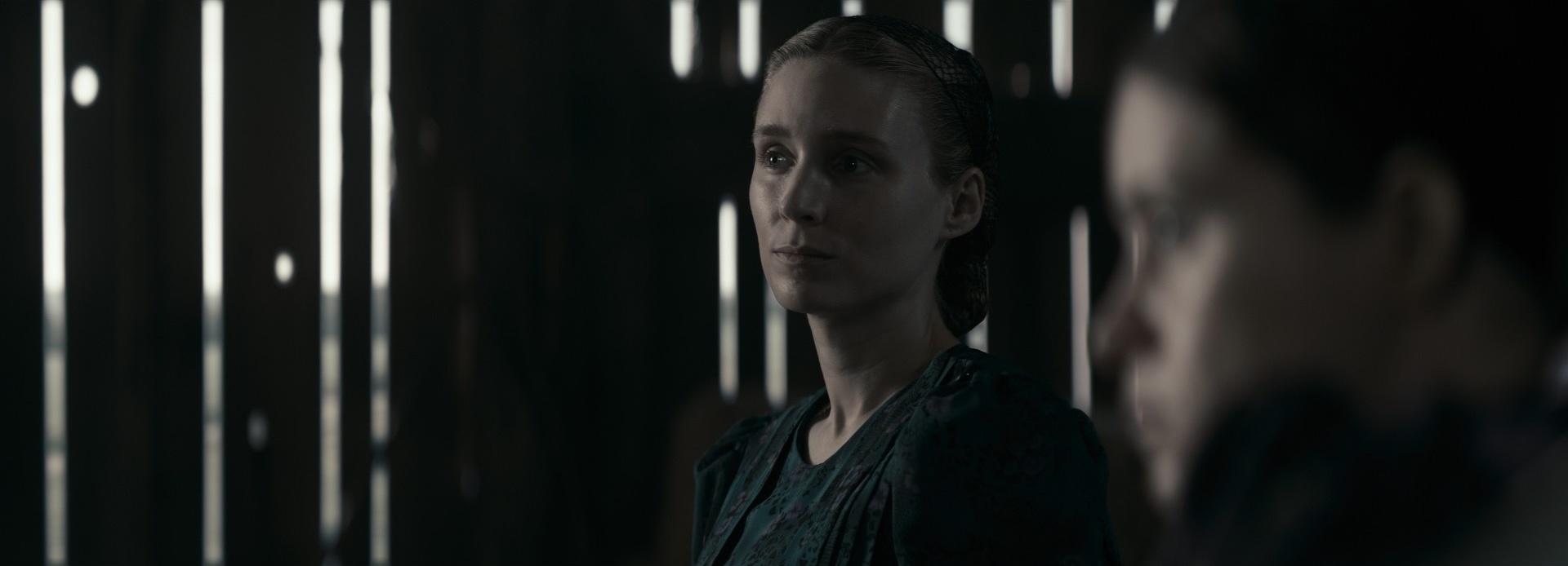 Side Lighting in Women Talking (2022)