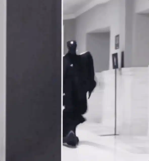 Slit-Scan in Balenciaga SS23 dir. Jonas Ersland