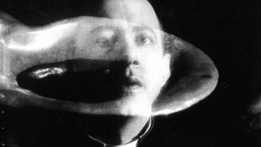 Surrealism in Film in The Seashell and the Clergyman (1928) (Surrealism)