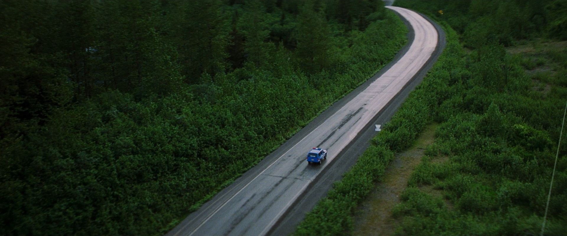 Establishing Shot in Insomnia (2002)