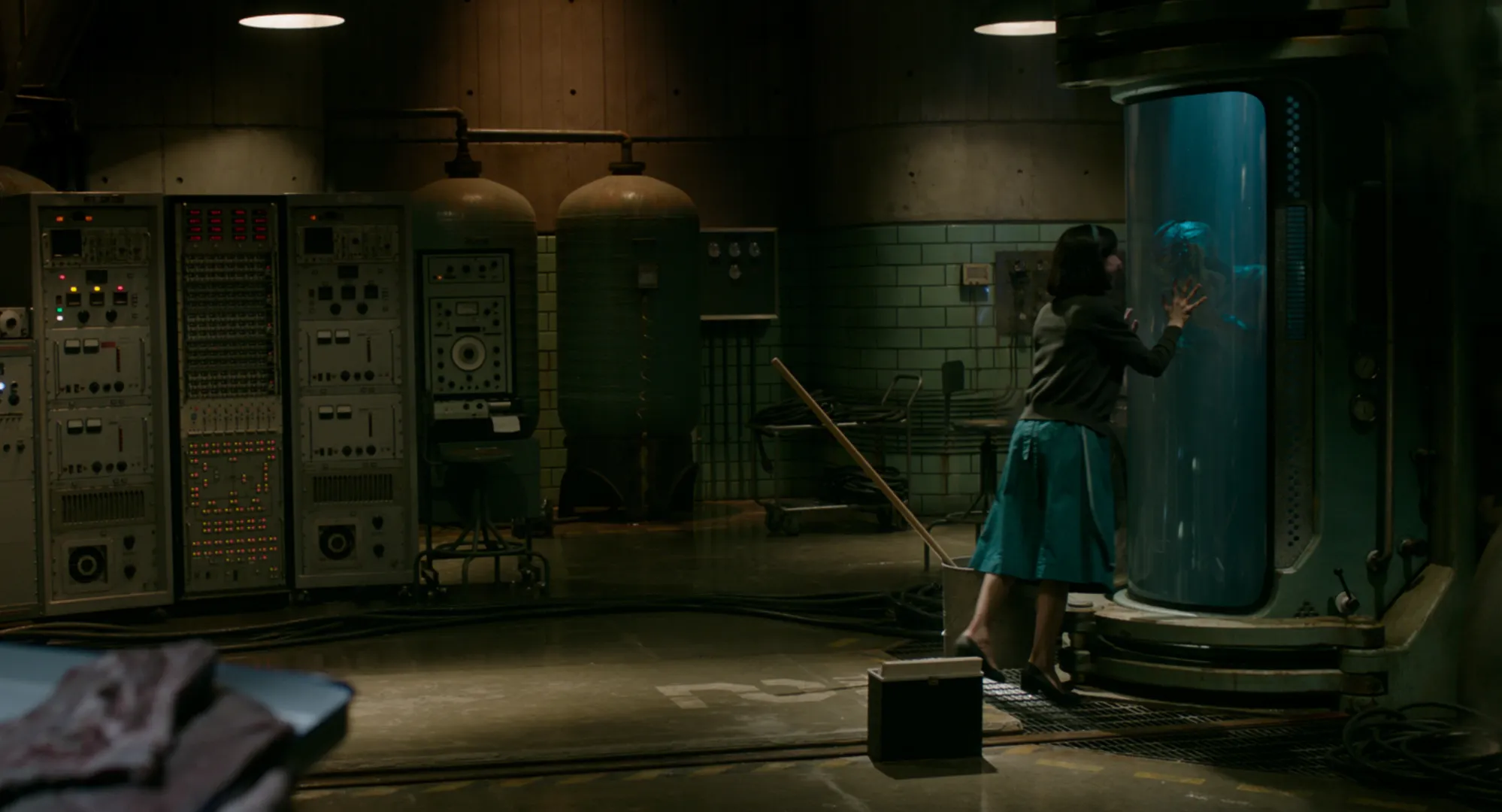 Water Reflection Lighting in The Shape of Water (Water Reflection Lighting)