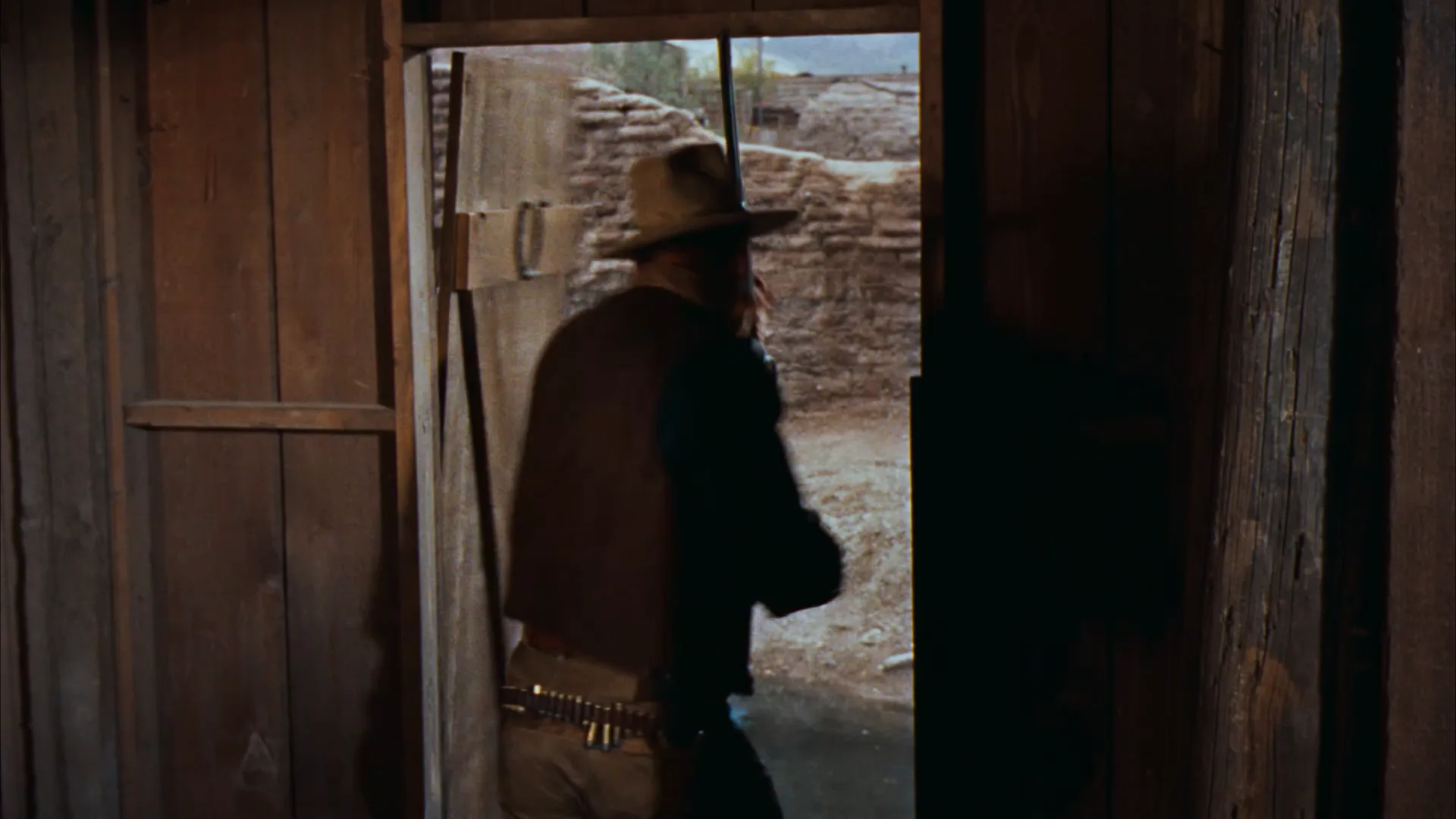 Frame Within a Frame in Rio Bravo (1959)