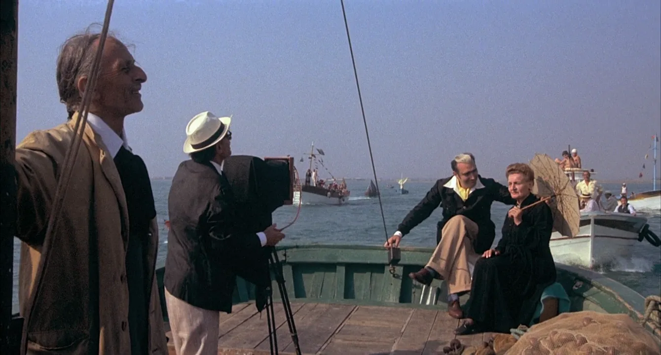 Coverage in Amarcord (1973)