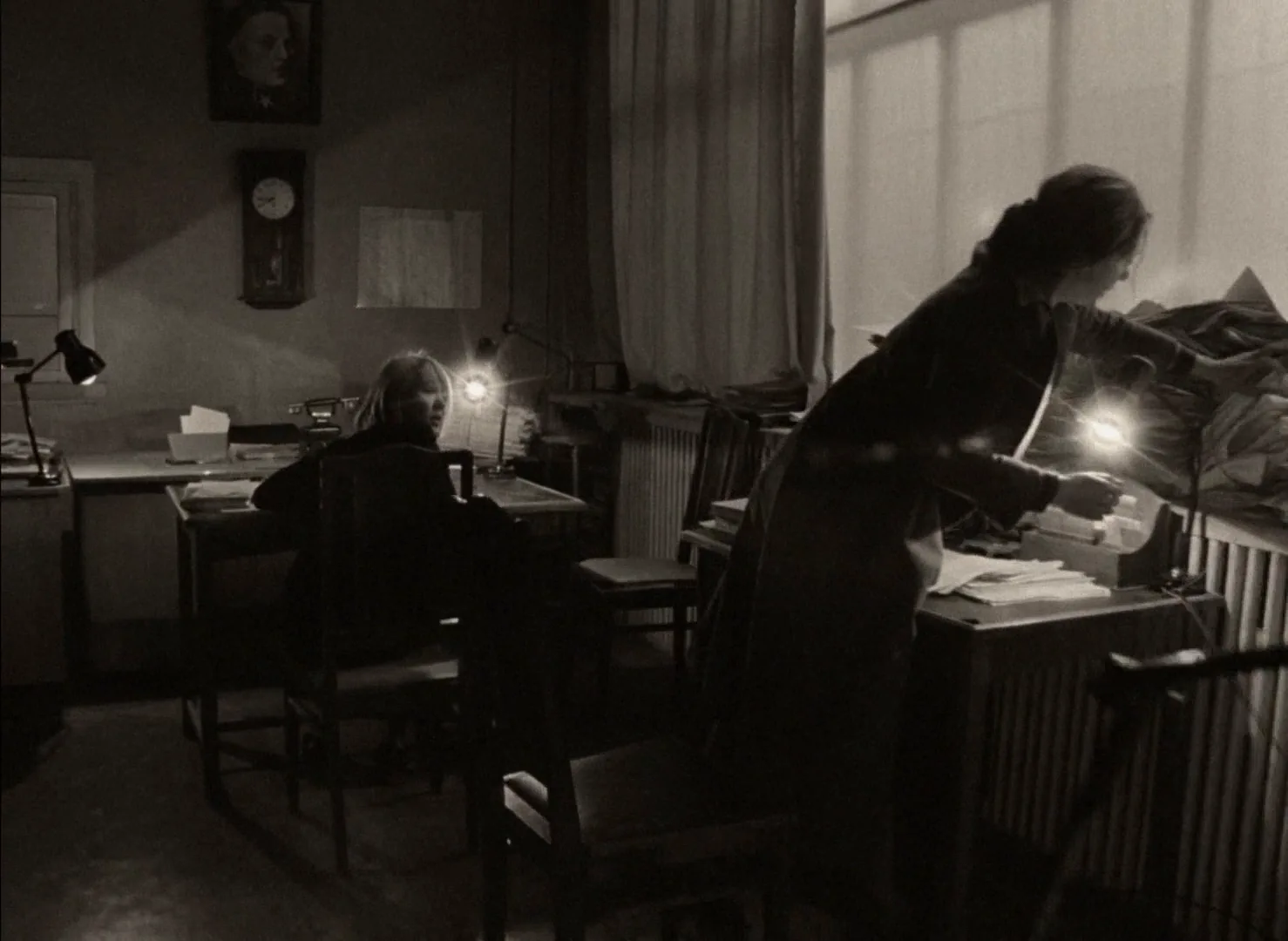 Chiaroscuro in Mirror (1975)