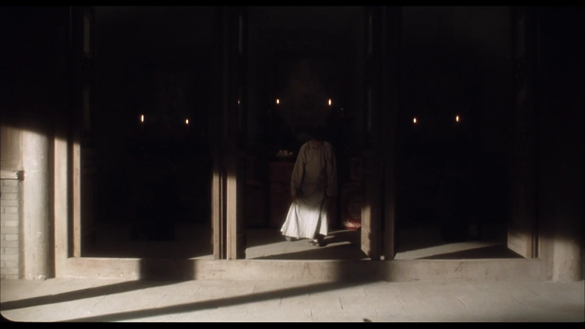 Chiaroscuro in Farewell My Concubine (1993)
