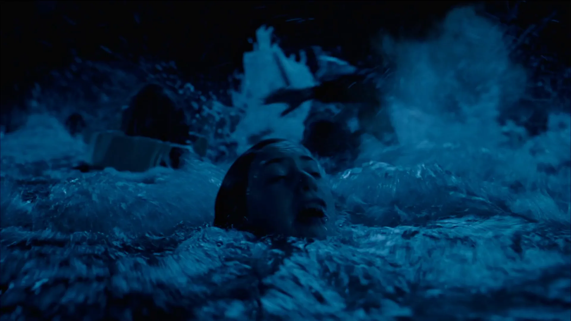 Cool Color Palette in Titanic (1997)