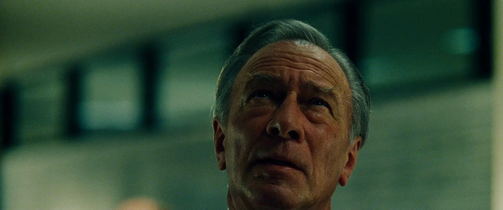 Low Angle Shot in The Insider (1999)