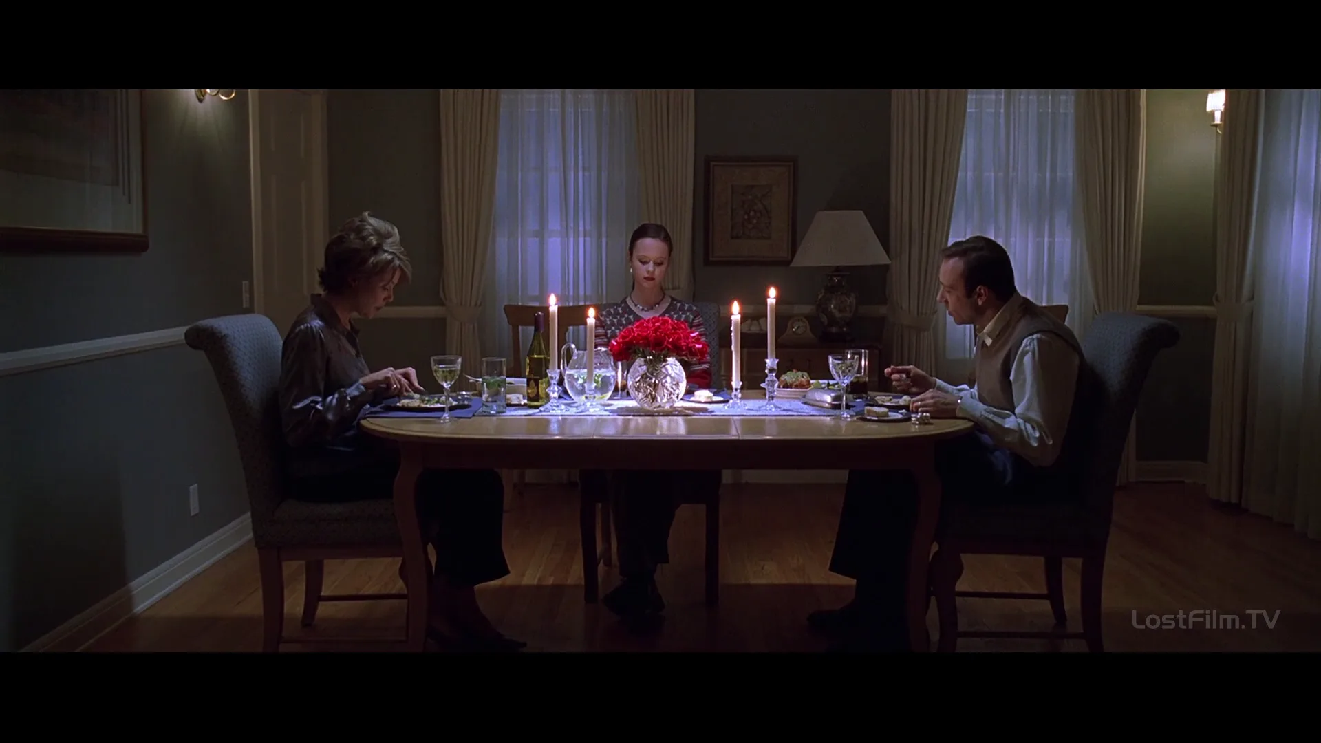 Set Design in American Beauty (1999)