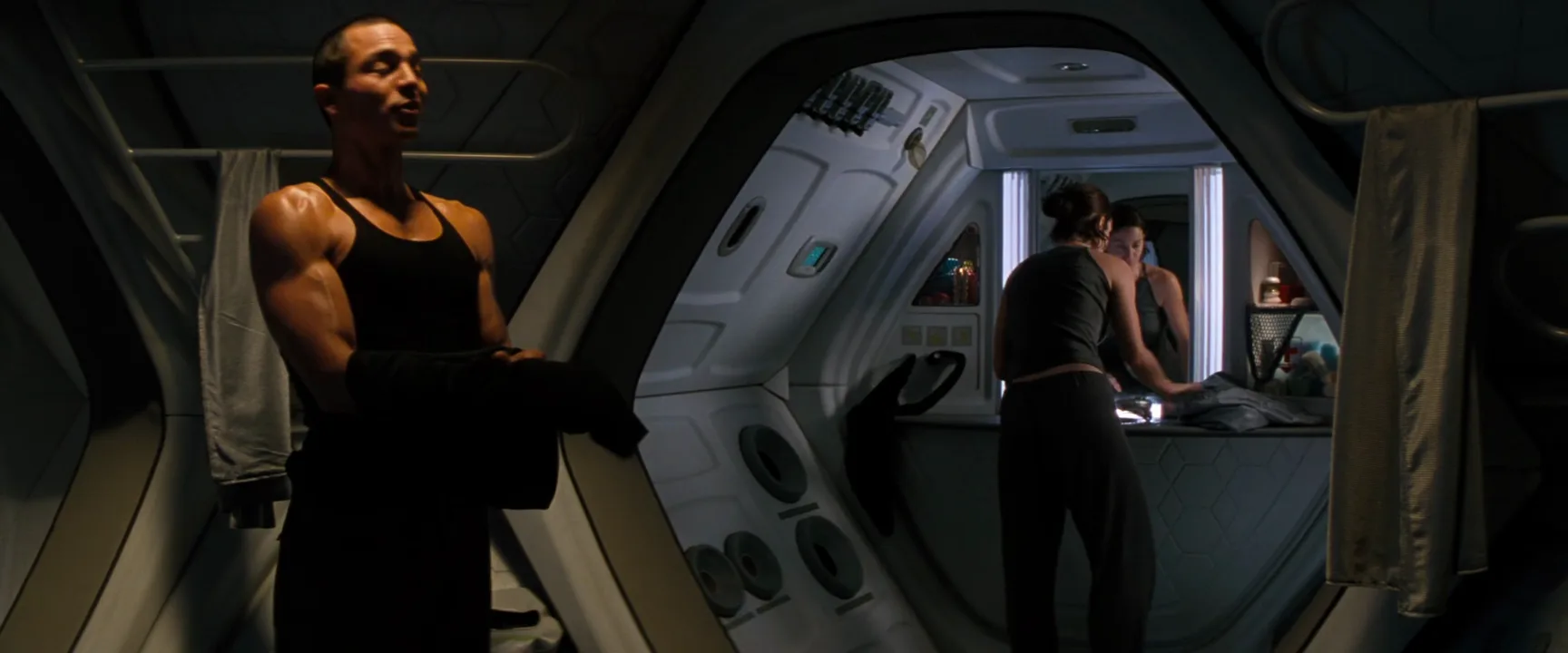 Visual Balance in Red Planet (2000)