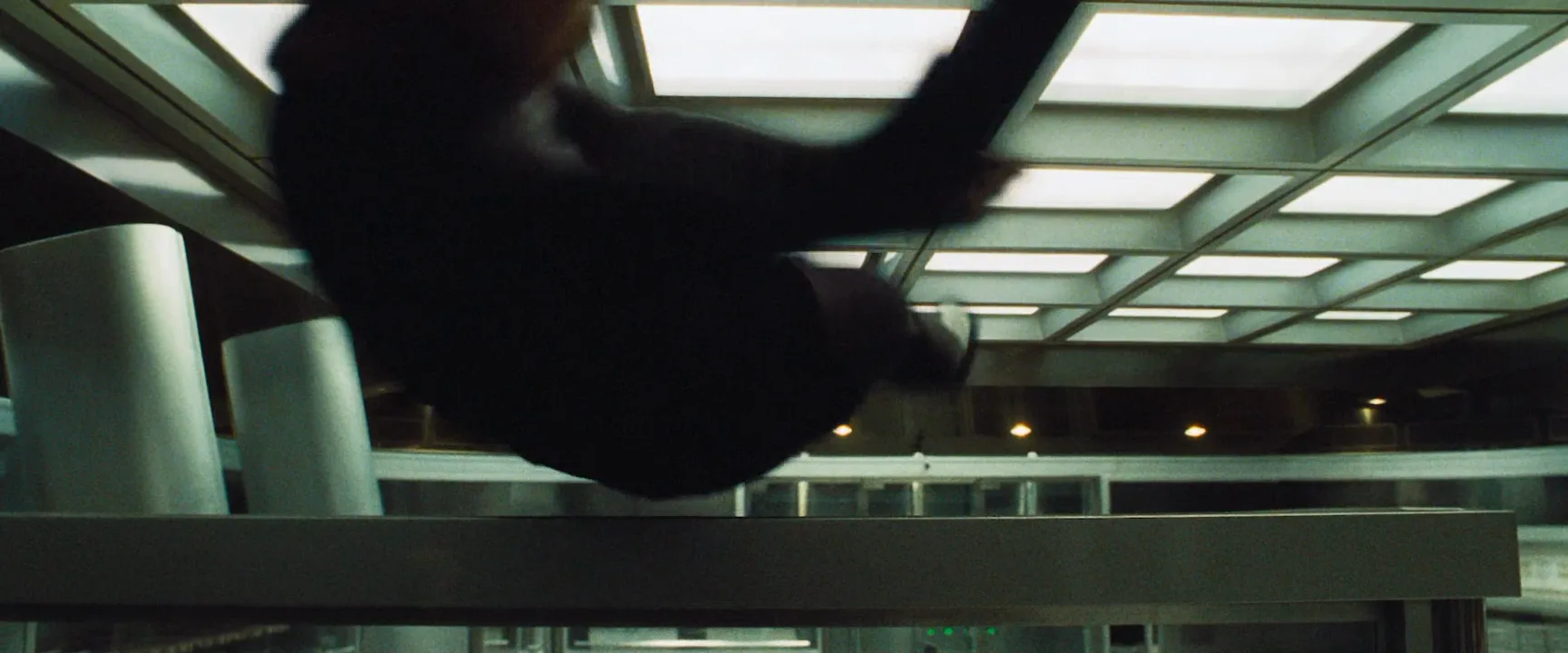 Worm's-Eye View in Ocean's Eleven (2001)