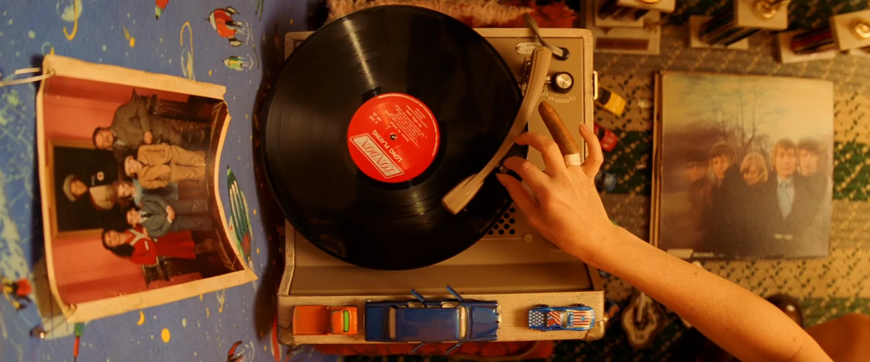 Insert Shot in The Royal Tenenbaums (2001)