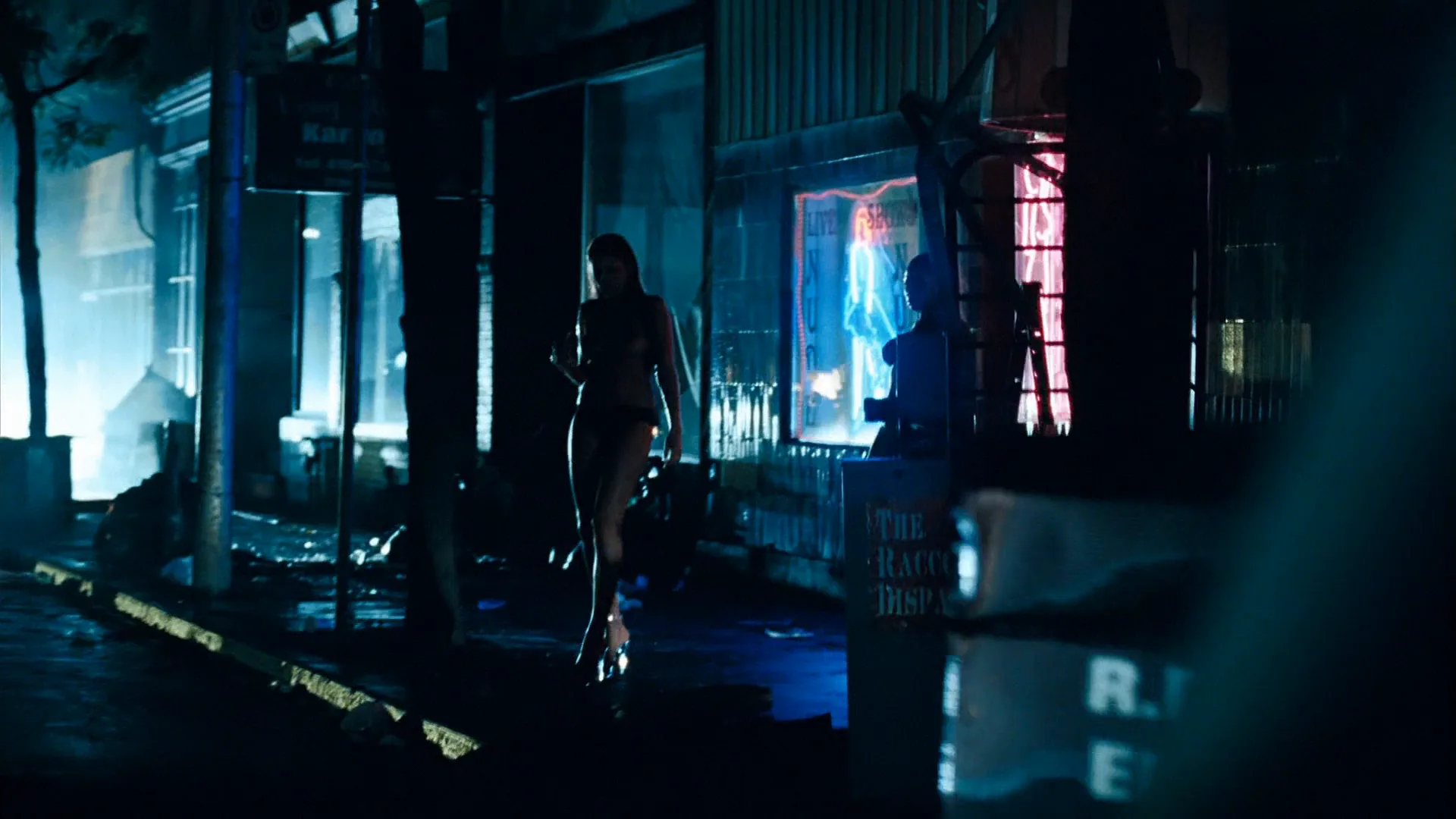 Neon Lighting in Resident Evil: Apocalypse (2004)