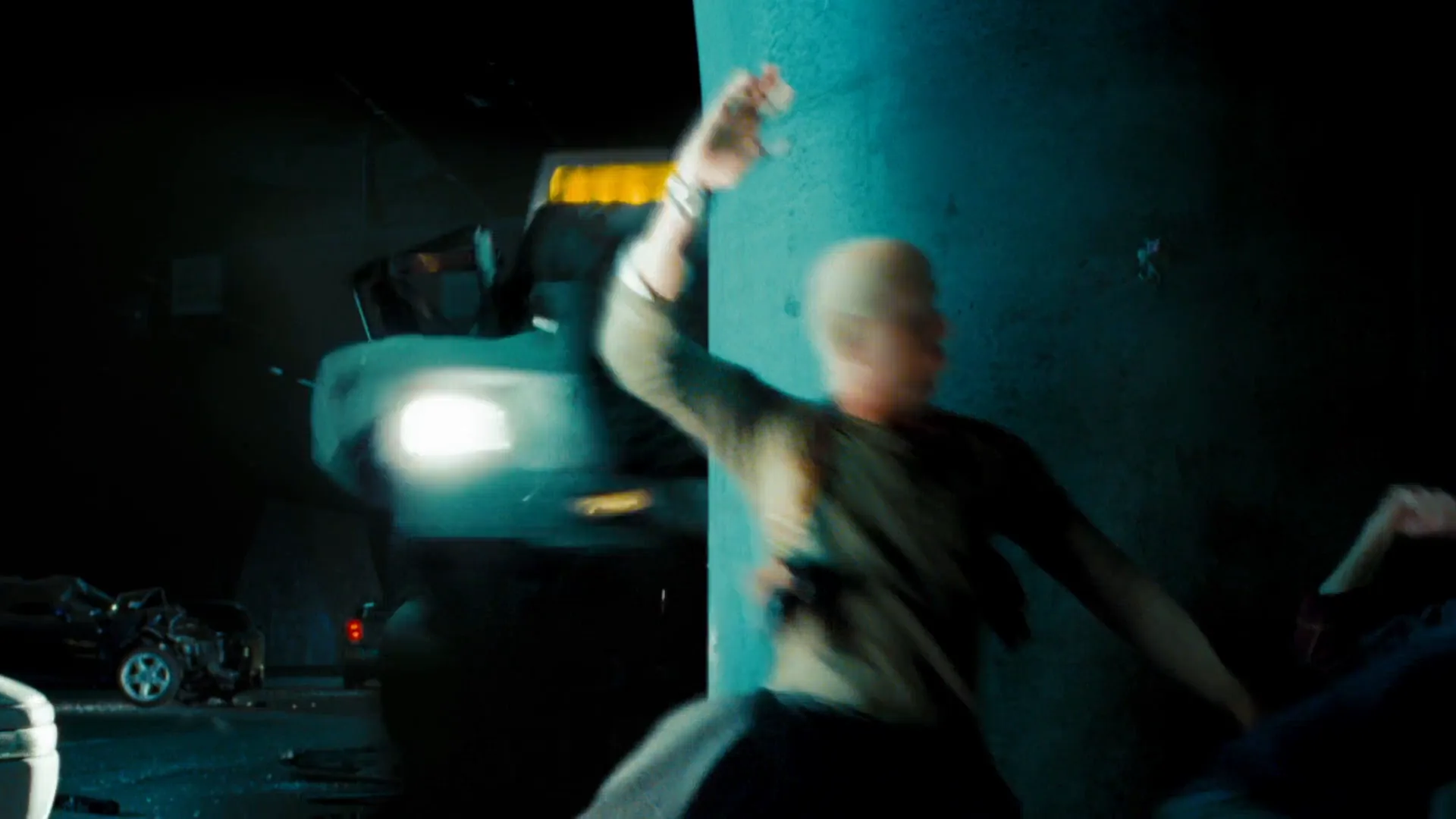 Stunt Performer in Live Free or Die Hard (2007)