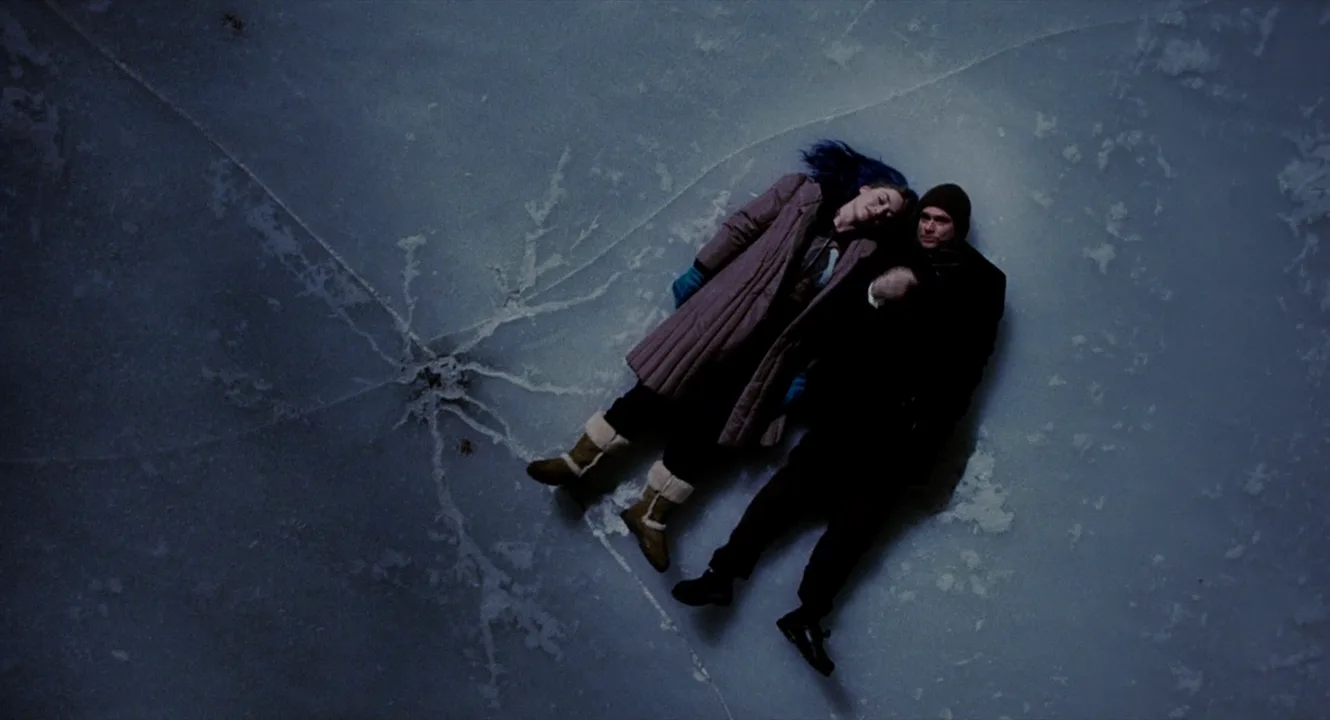 Overhead Shot in Eternal Sunshine of the Spotless Mind (2004)