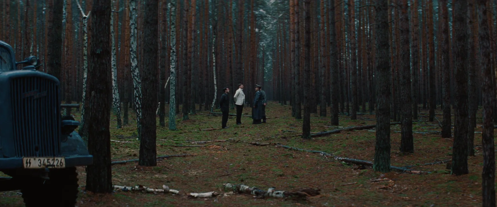 Deep Focus in Inglourious Basterds (2009)