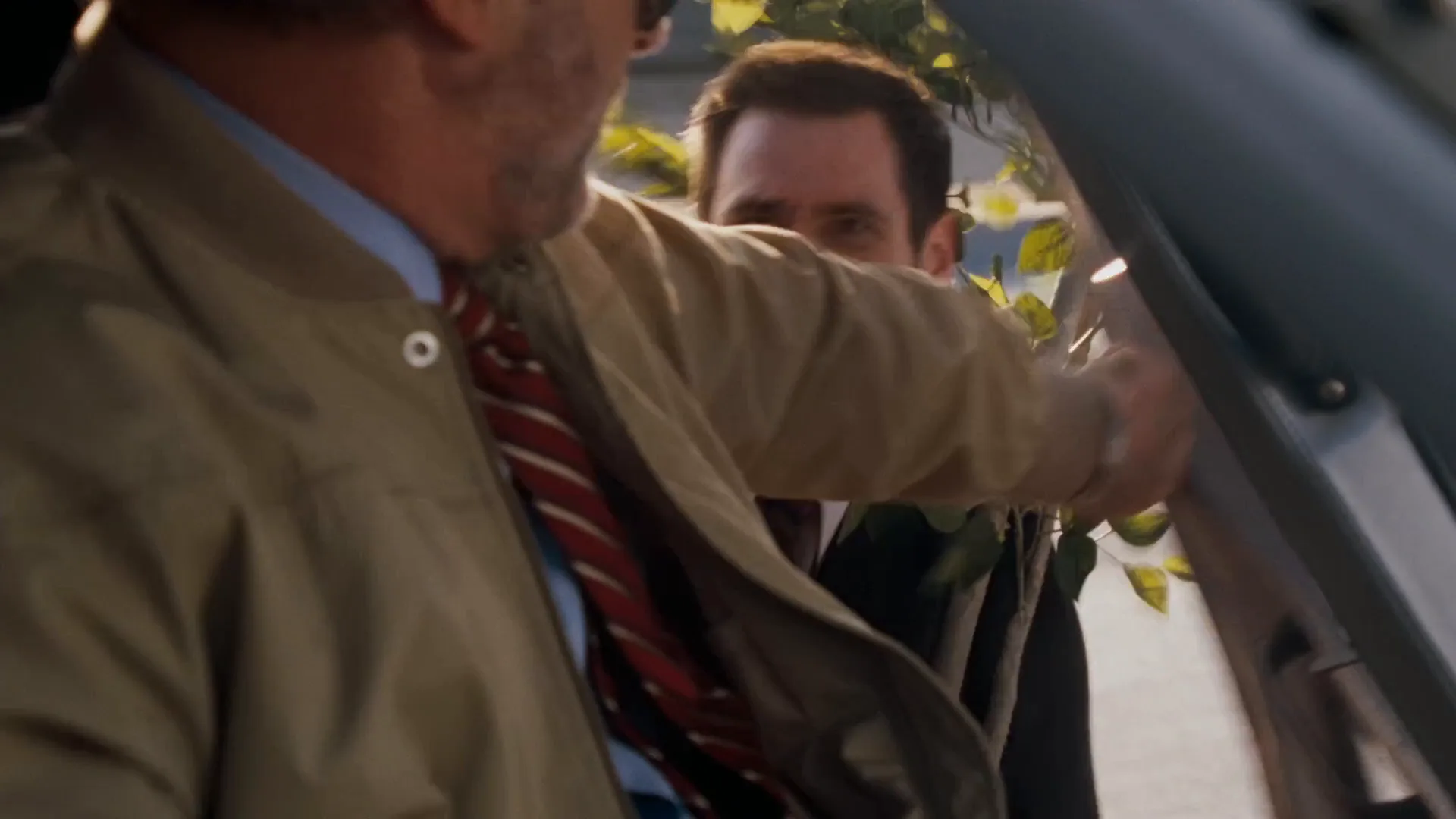 Trunk Shot in Fun with Dick and Jane (2005)