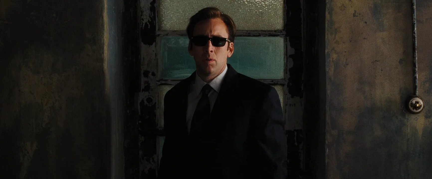 Center Framing in Lord of War (2005)