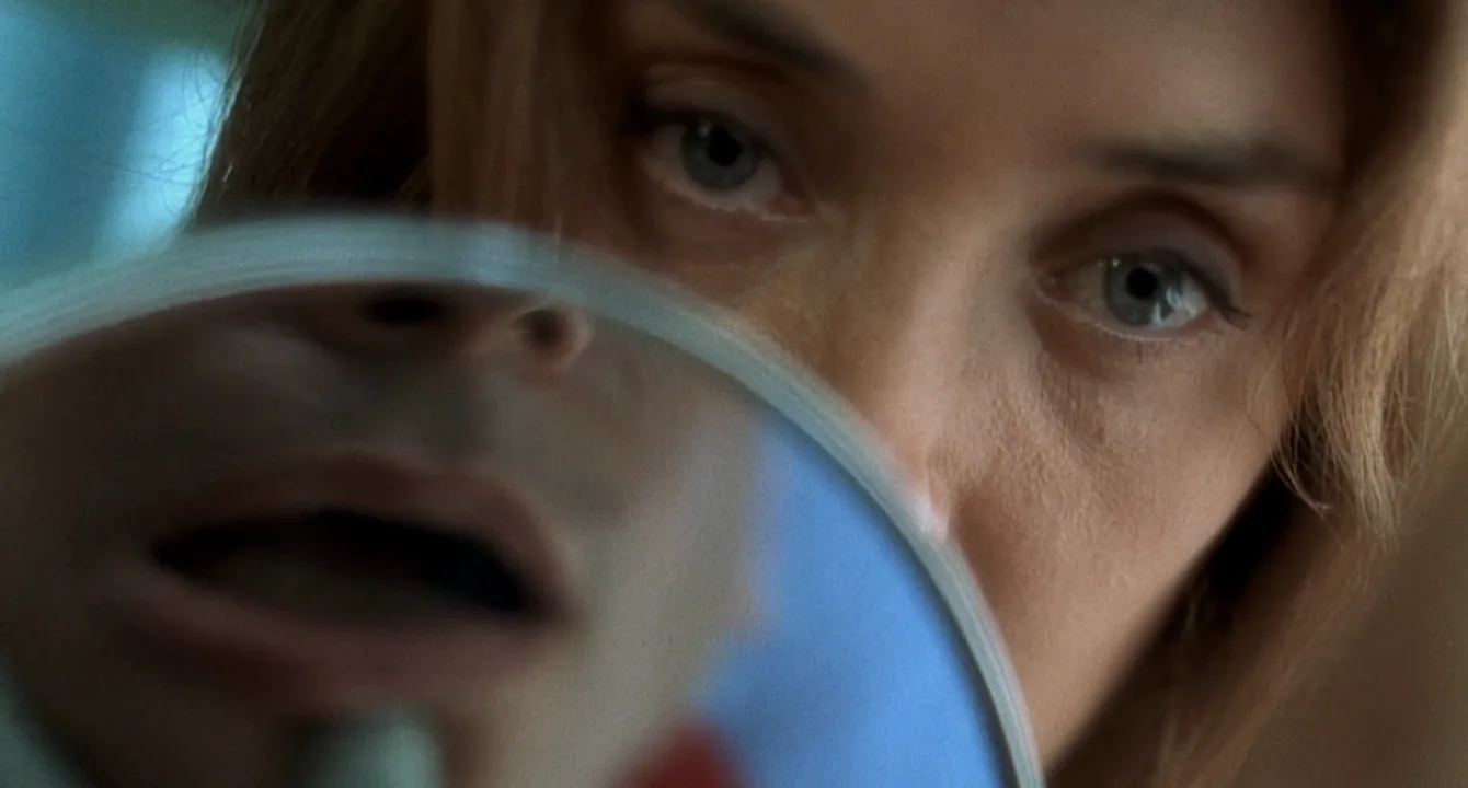 Mirror Shot in The Diving Bell and the Butterfly (2007)