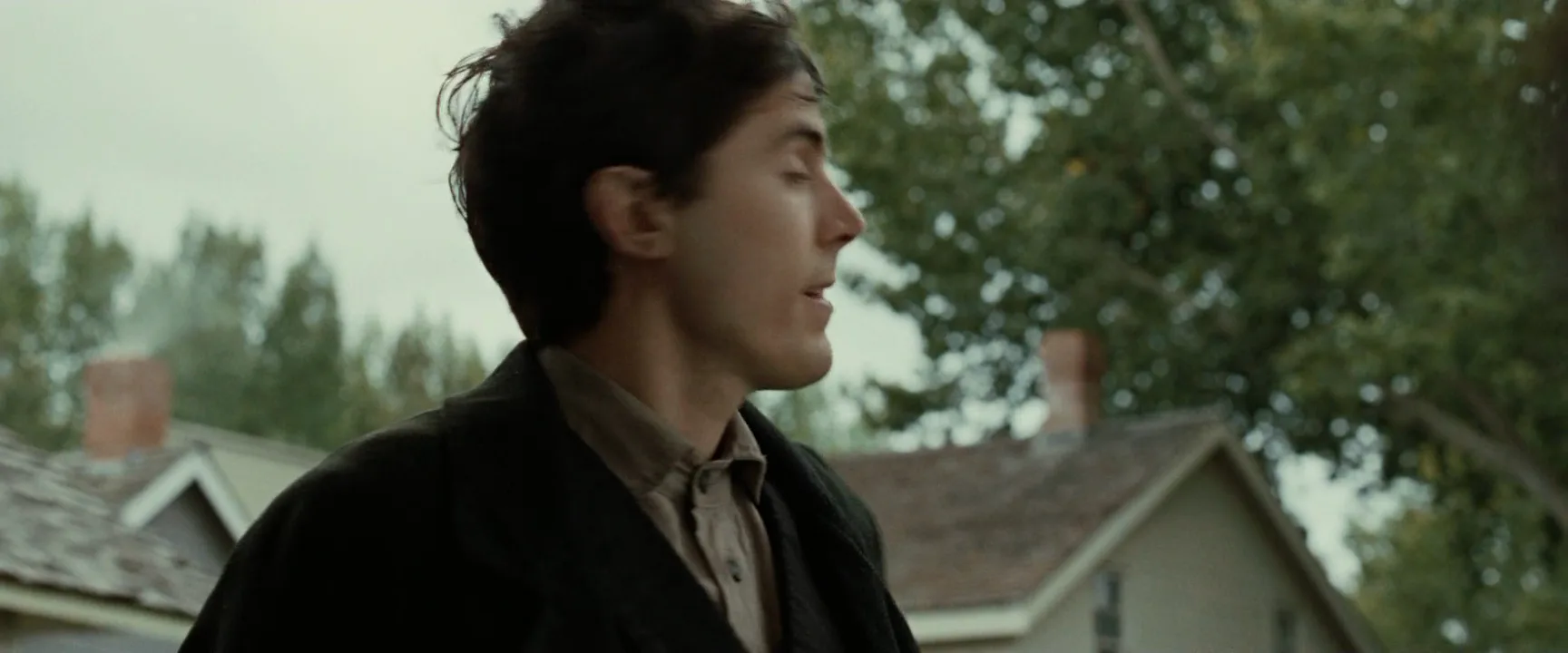 Shoulder-Level Shot in The Assassination of Jesse James by the Coward Robert Ford (2007)