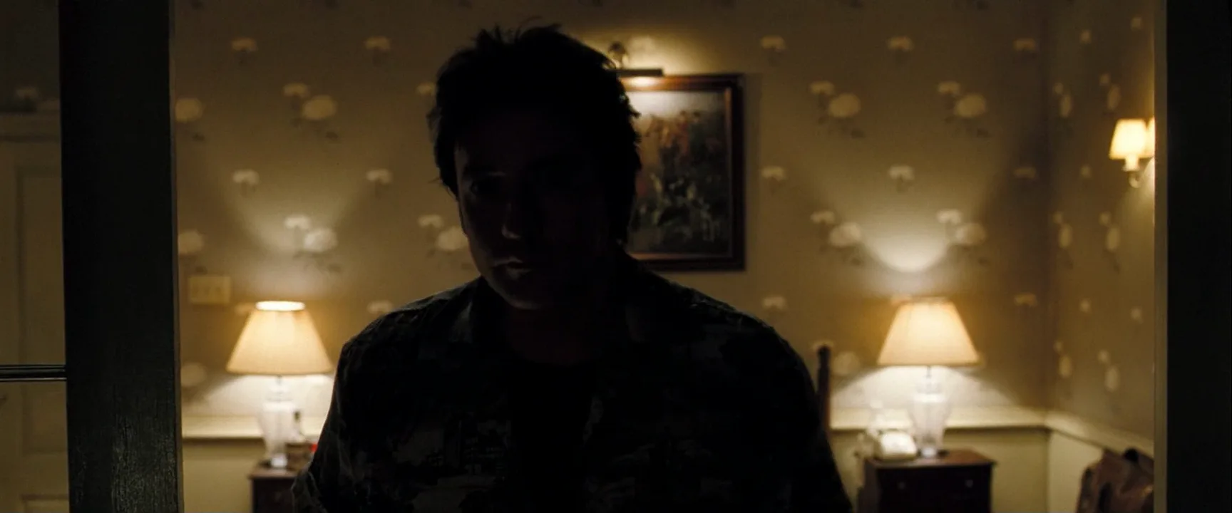 Low-Key Lighting in 1408 (2007)