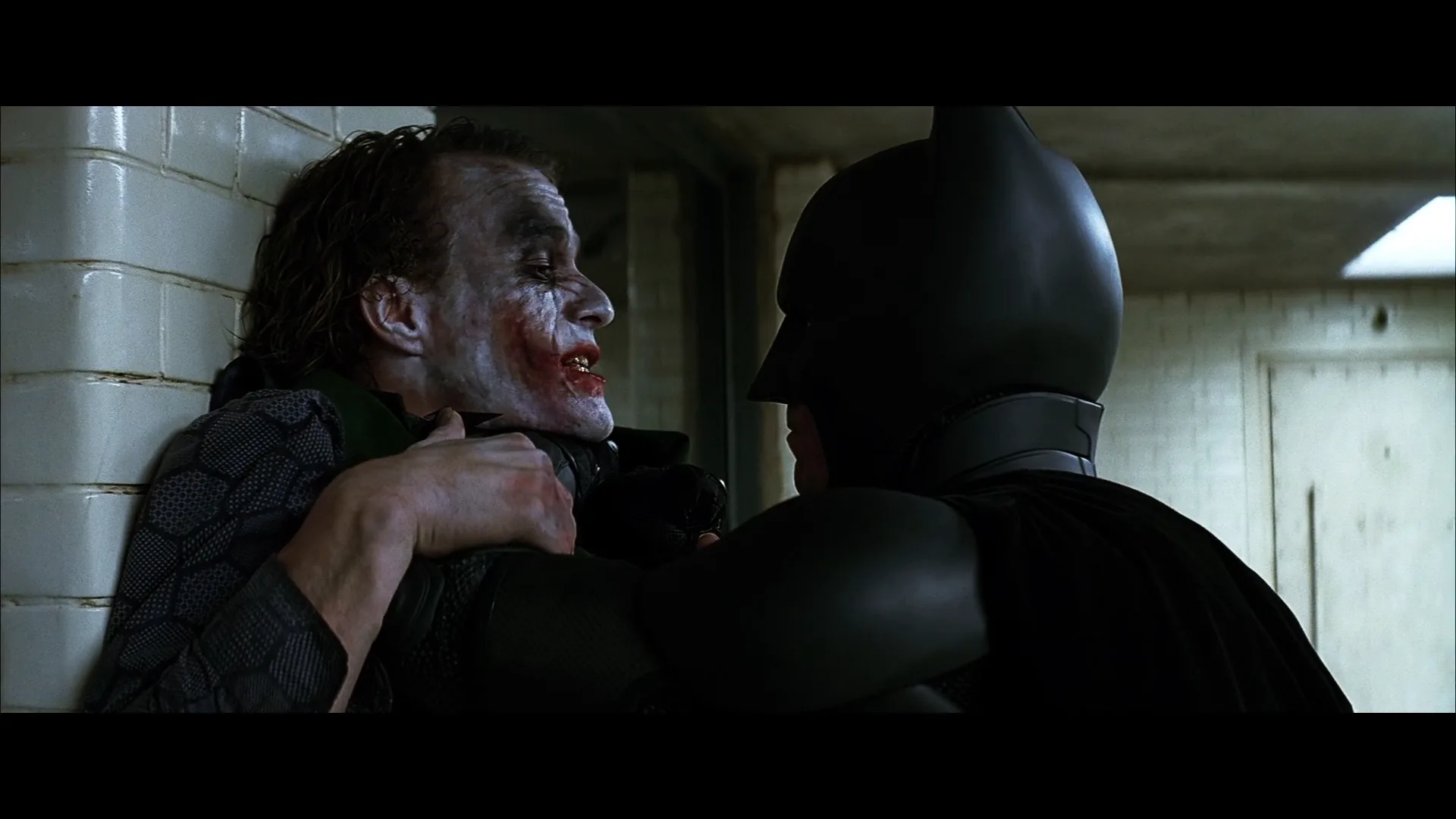 L-Cut in The Dark Knight (2008)