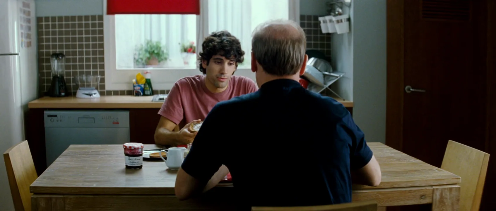 Dialogue in Broken Embraces (2009)