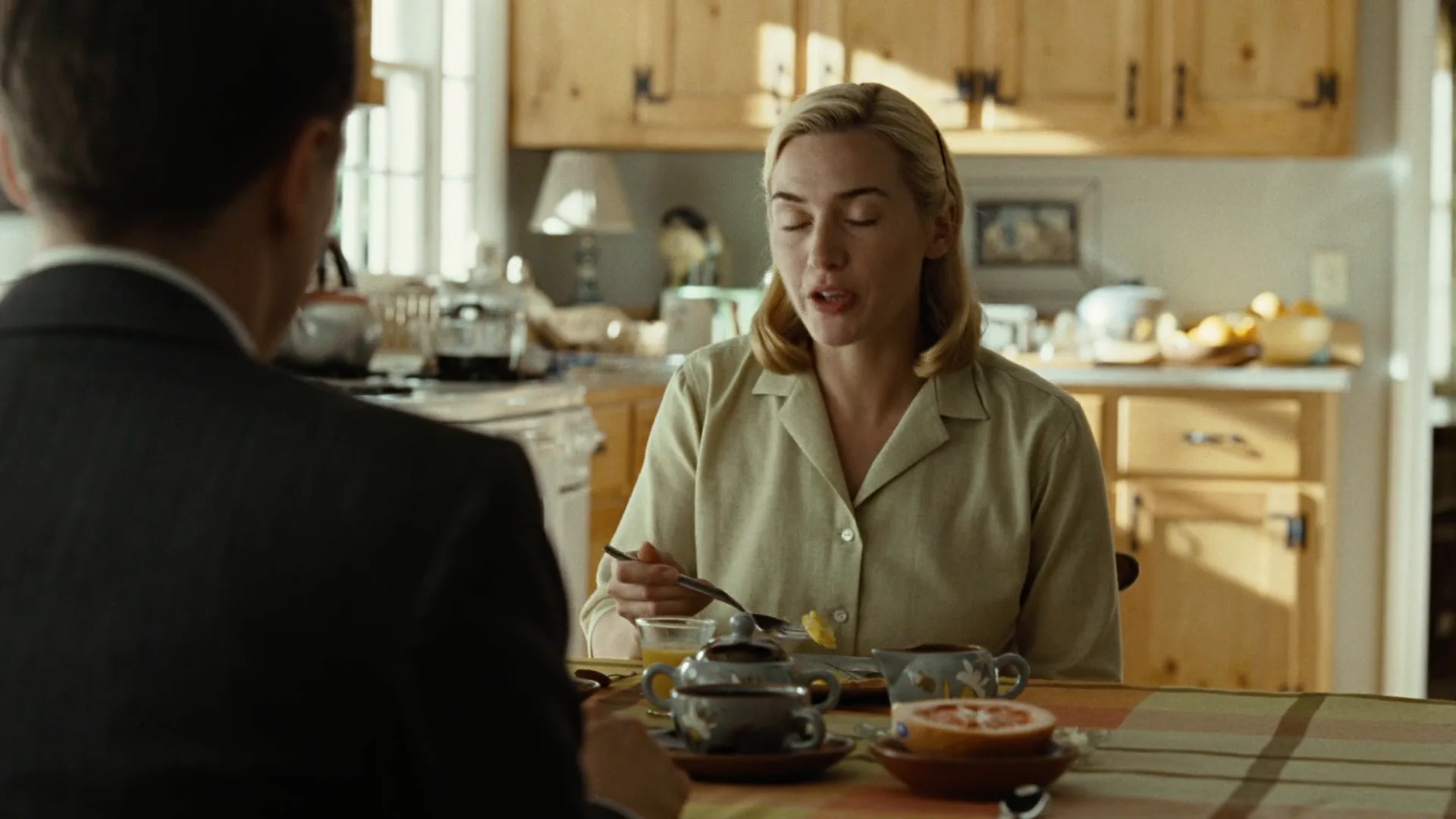 Over-the-Shoulder Shot in Revolutionary Road (2008)