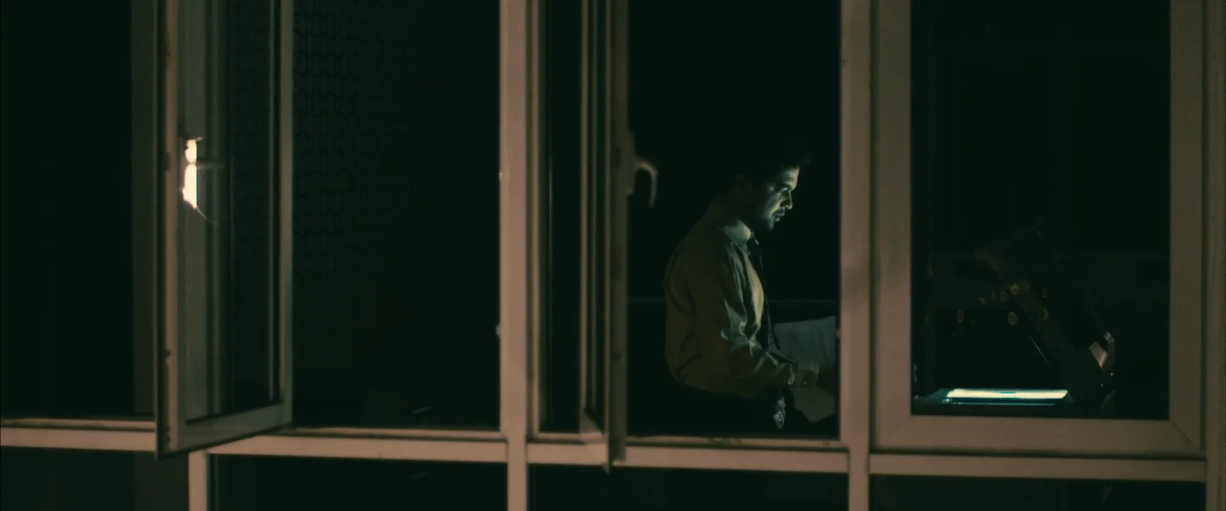 Frame Within a Frame in Fair Game (2010)
