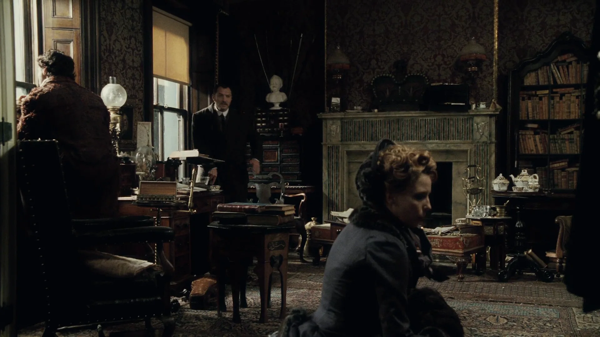 Set Dressing in Sherlock Holmes (2009)