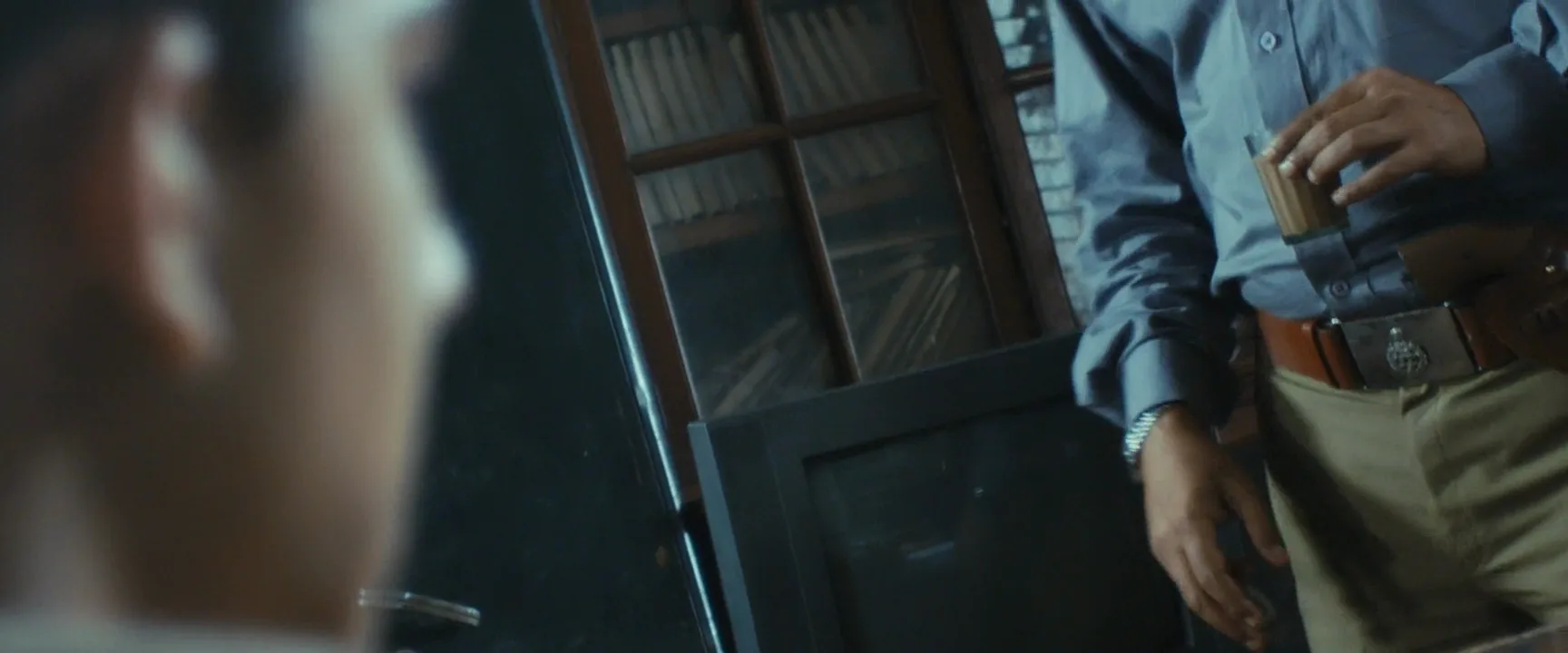 Hip-Level Shot in Slumdog Millionaire (2008)