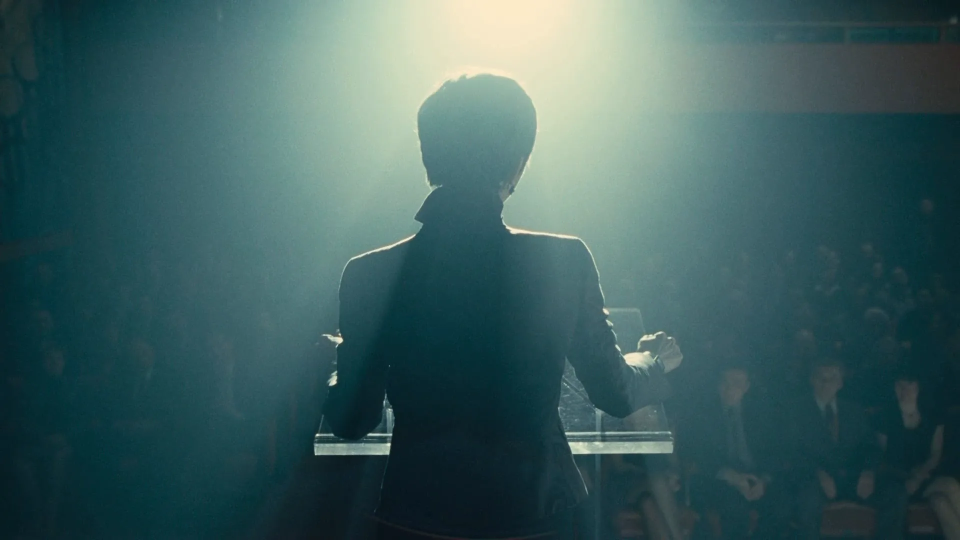 Backlighting in Splice (2010)