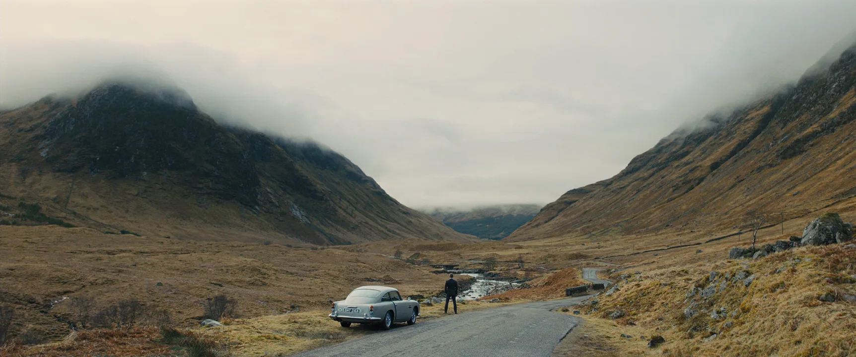 Establishing Shot in Skyfall (2012)