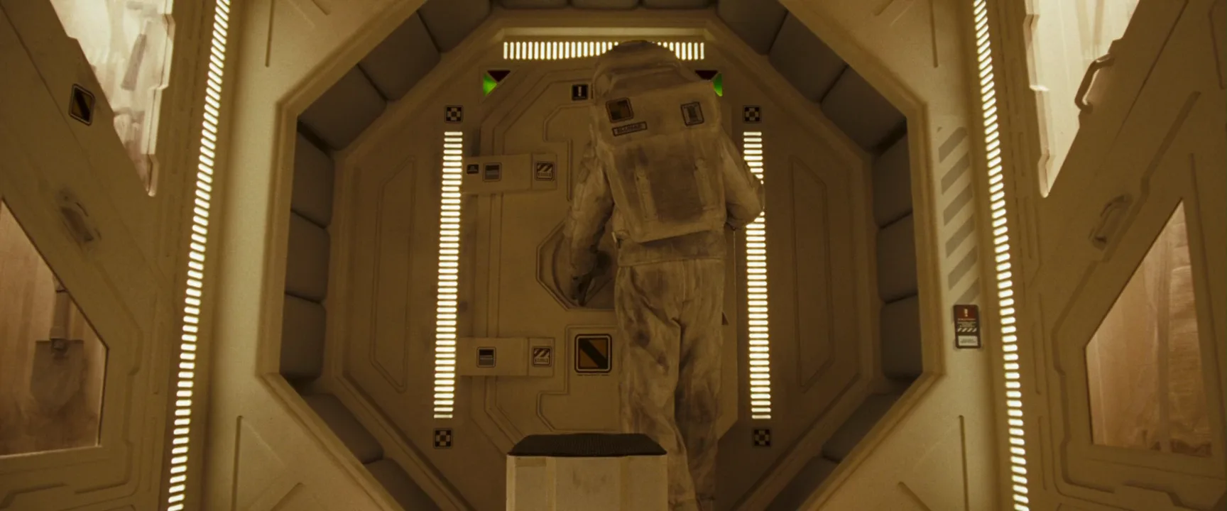 Symmetrical Composition in Moon (2009)