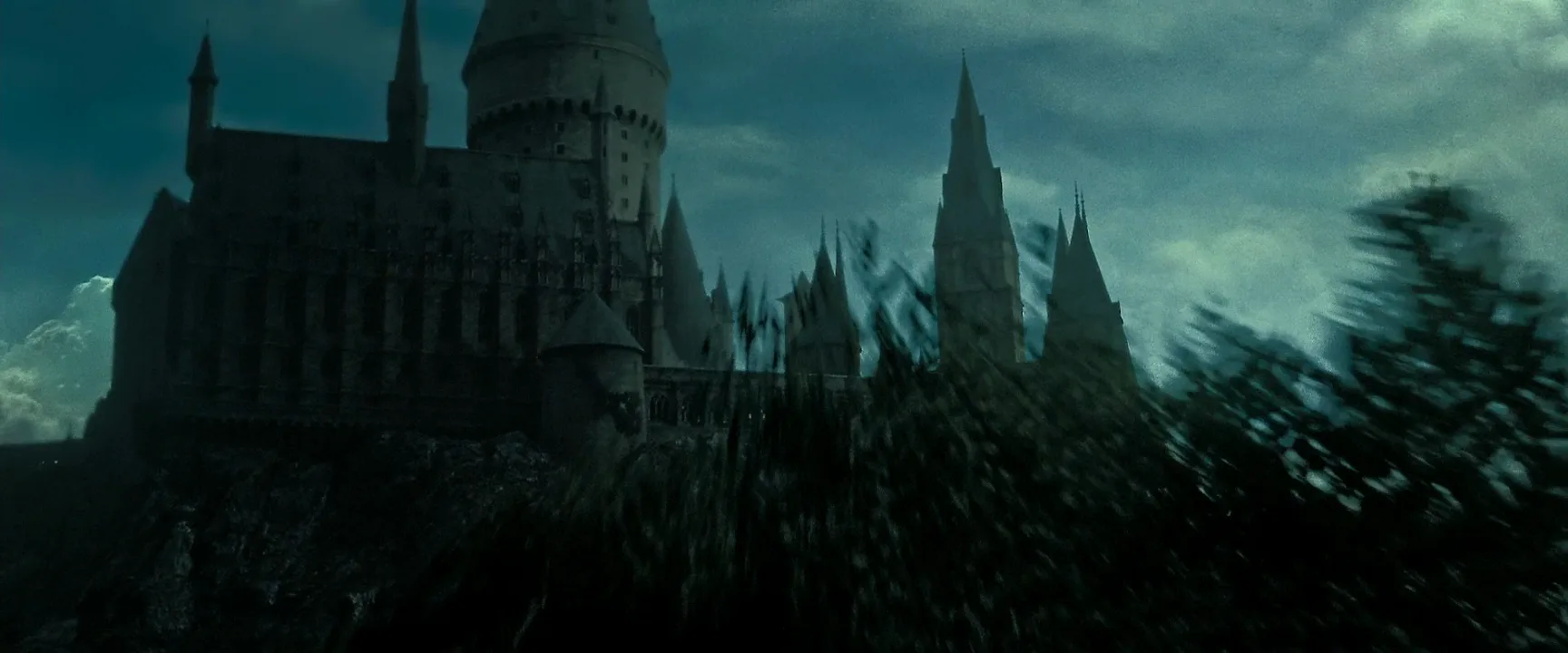 Establishing Shot in Harry Potter and the Deathly Hallows: Part 2 (2011)