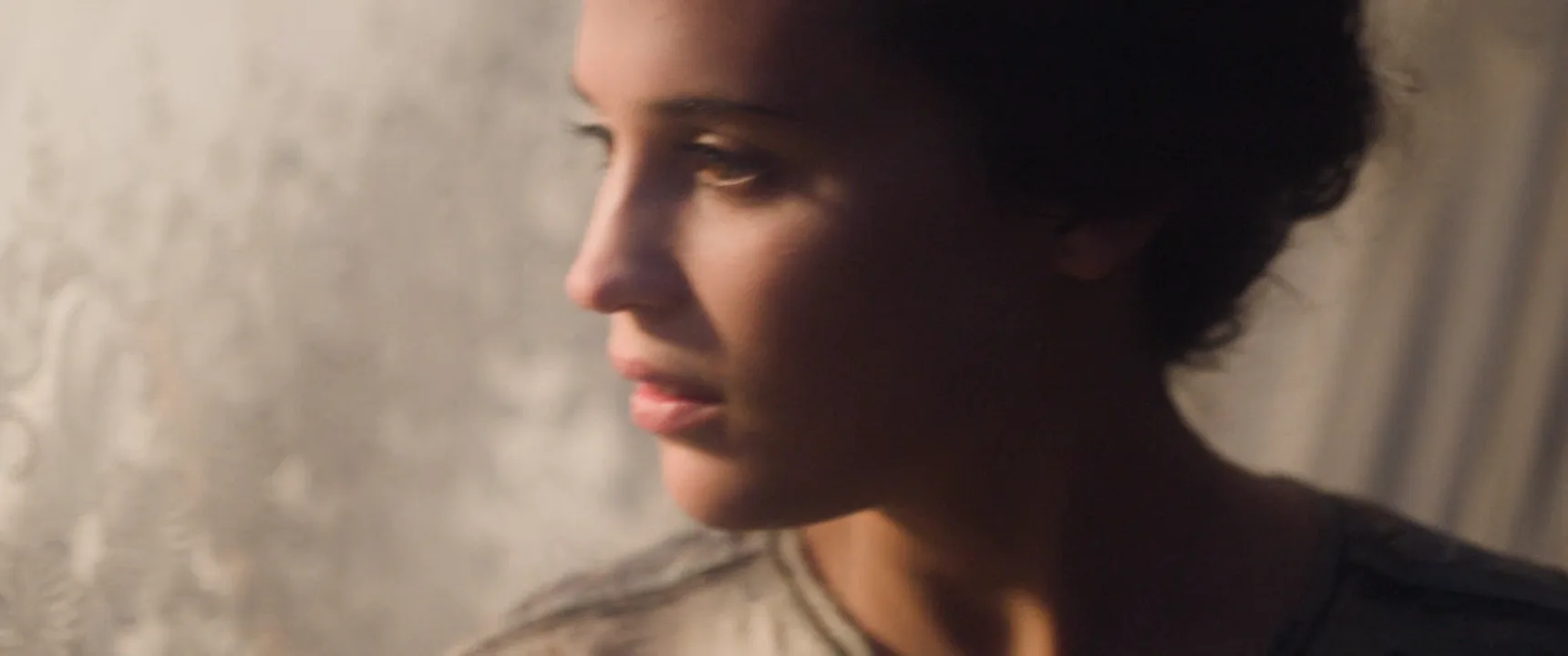 Close-Up Shot in Testament of Youth (2015)