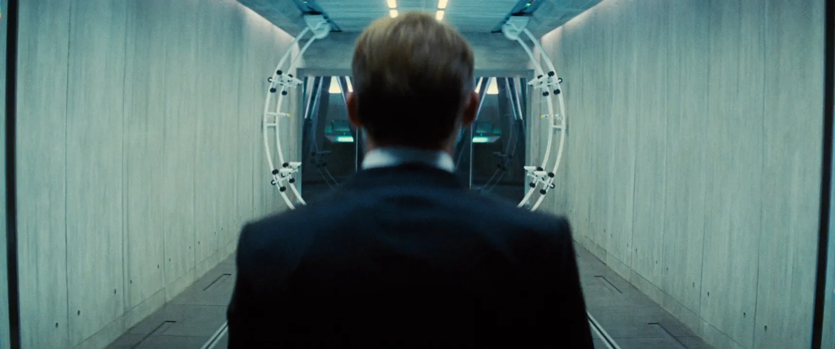 Juxtaposition in Film in Mission: Impossible - Rogue Nation (2015)