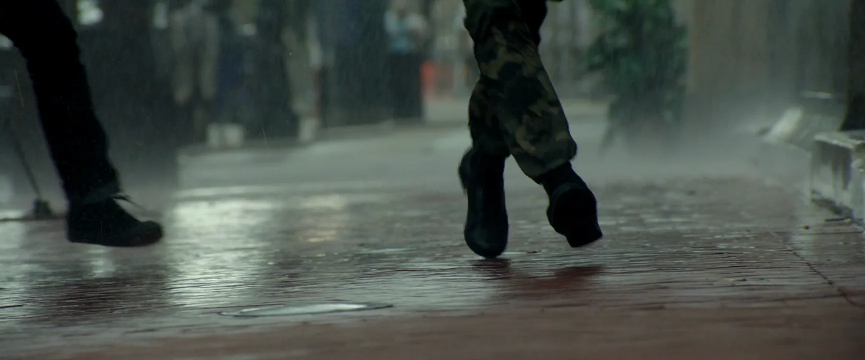 Dystopian Film in American Heist (2014)