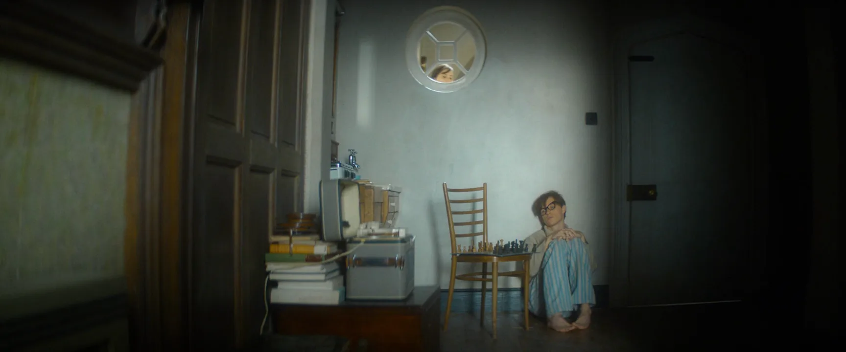 Realism in The Theory of Everything (2014)