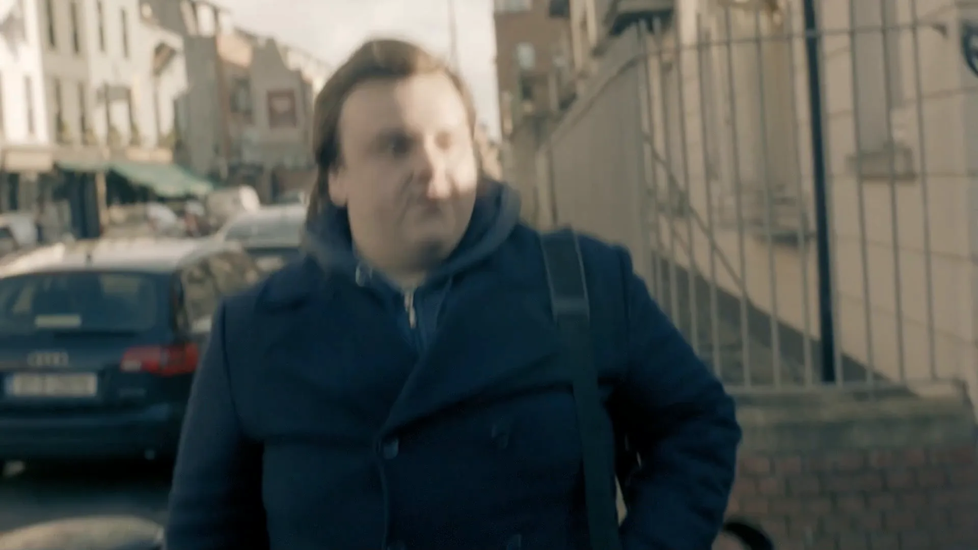 Shoulder-Level Shot in Traders (2016)