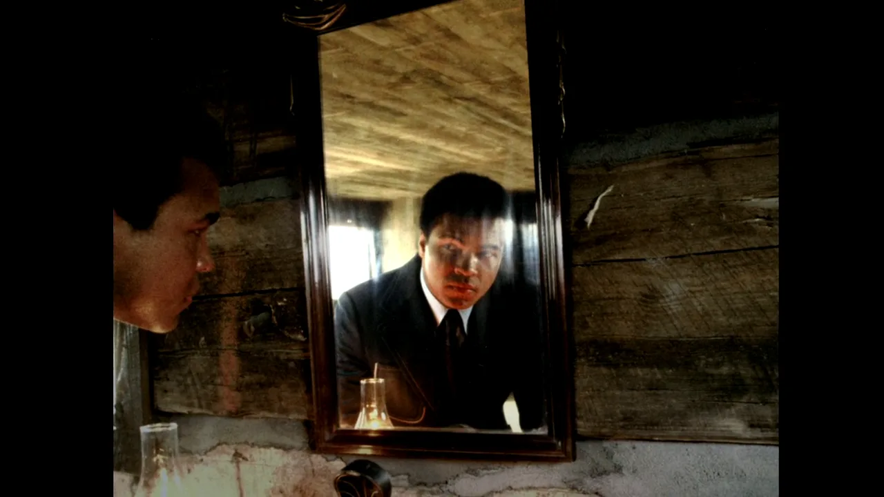 Mirror Shot in I Am Ali (2014)